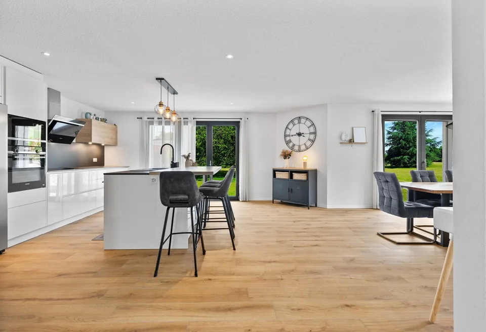 Zweifamilienhaus mit 4,5 Zimmern und Garten in Mollie-Margot