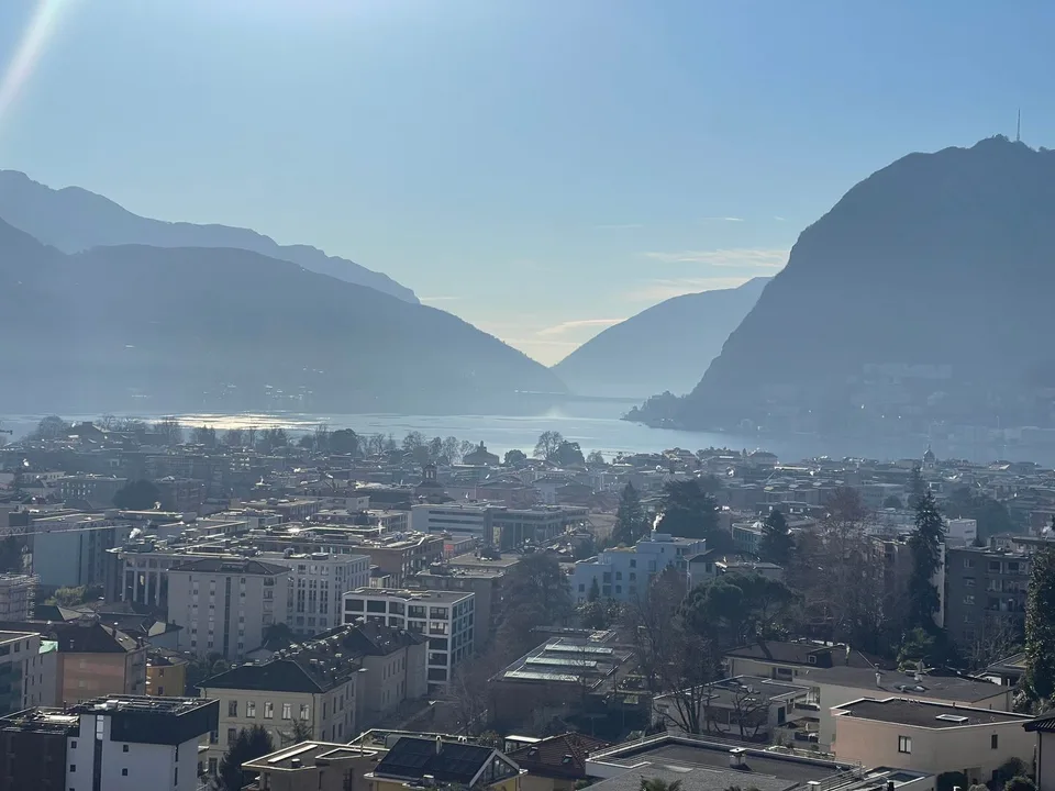 Dachgeschoss mit Terrasse und Seeblick – Foto 14 von 16