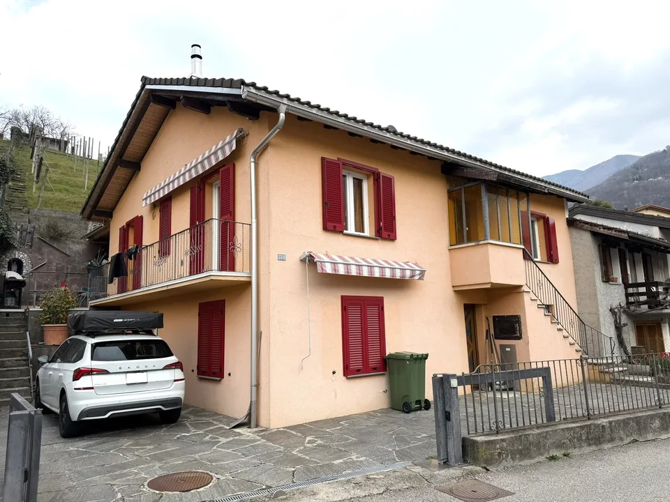 Casa bifamiliare 2.5 + 4.5 locali a Giubiasco - Loro