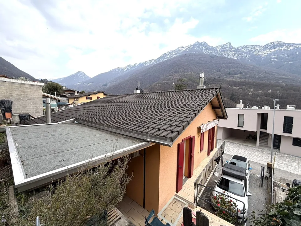 Casa bifamiliare 2.5 + 4.5 locali a Giubiasco - Loro