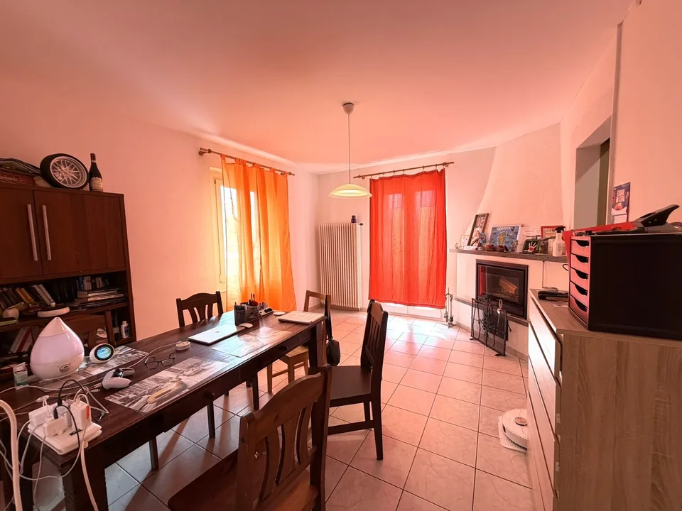 Casa bifamiliare 2.5 + 4.5 locali a Giubiasco - Loro