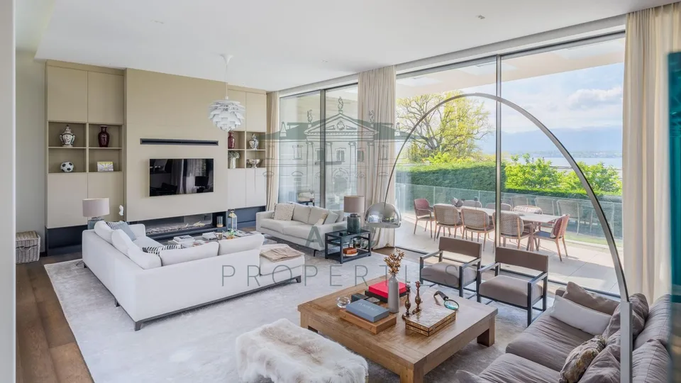 ANIÈRES - VILLA CONTEMPORANEA CON ACCESSO PRIVATO AL LAGO