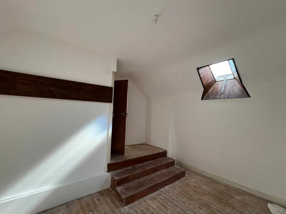 Haus zur Renovierung mit Möglichkeit, mehrere Wohnungen zu schaffen