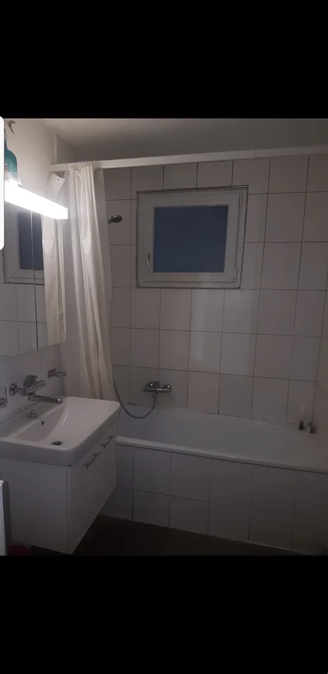 MFH mit 6 Wohnungen & 1 Gewerbe (Umbau zu Wg möglich)