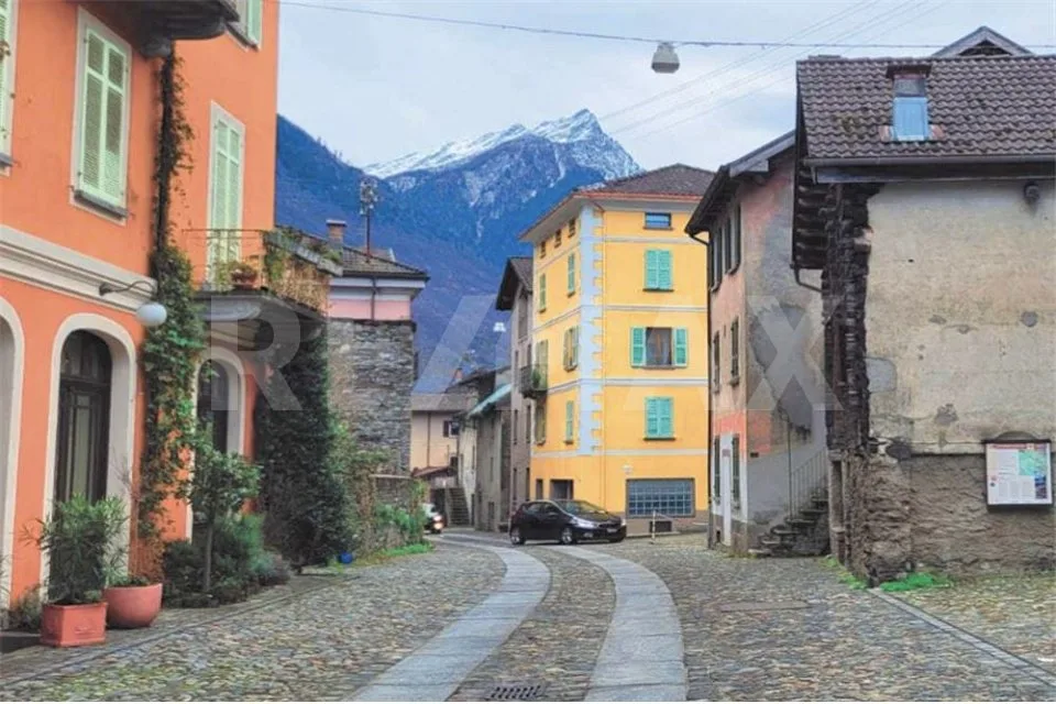 Palazzina con rendita molto interessante in vendita a Malvaglia