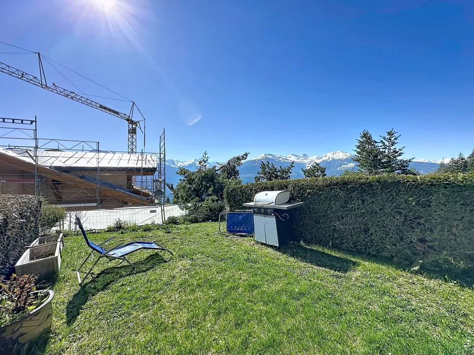 SUPERBES WOHNUNG IM DUPLEXSTIL MIT 3.5 ZIMMERN UND TERRASSE