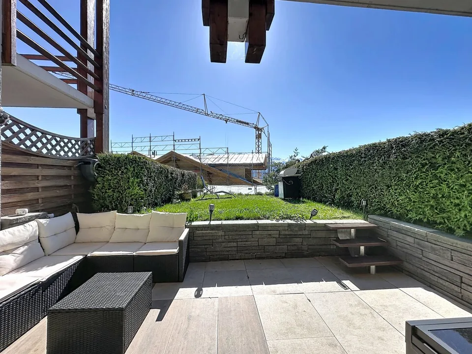SUPERBES WOHNUNG IM DUPLEXSTIL MIT 3.5 ZIMMERN UND TERRASSE
