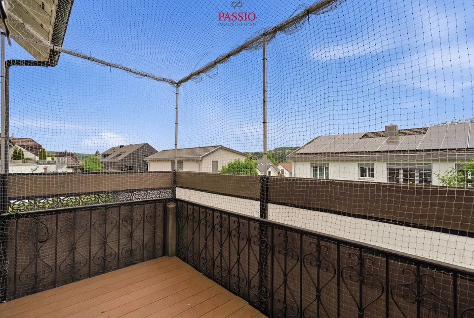 Appartement de 4,5 pièces lumineux avec carport dans un emplacement central et calme