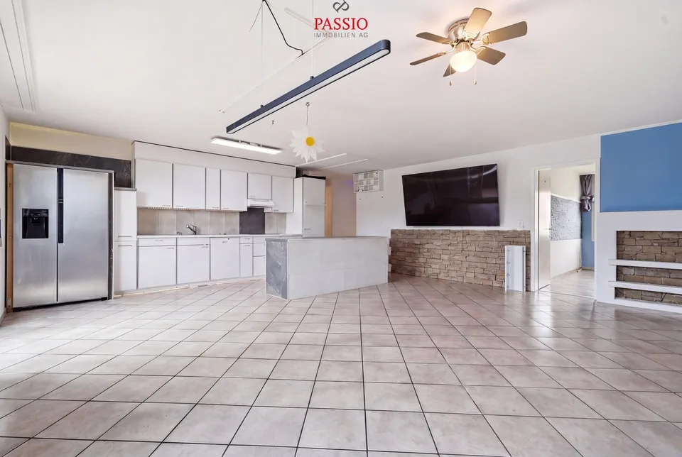 Appartement de 4,5 pièces lumineux avec carport dans un emplacement central et calme