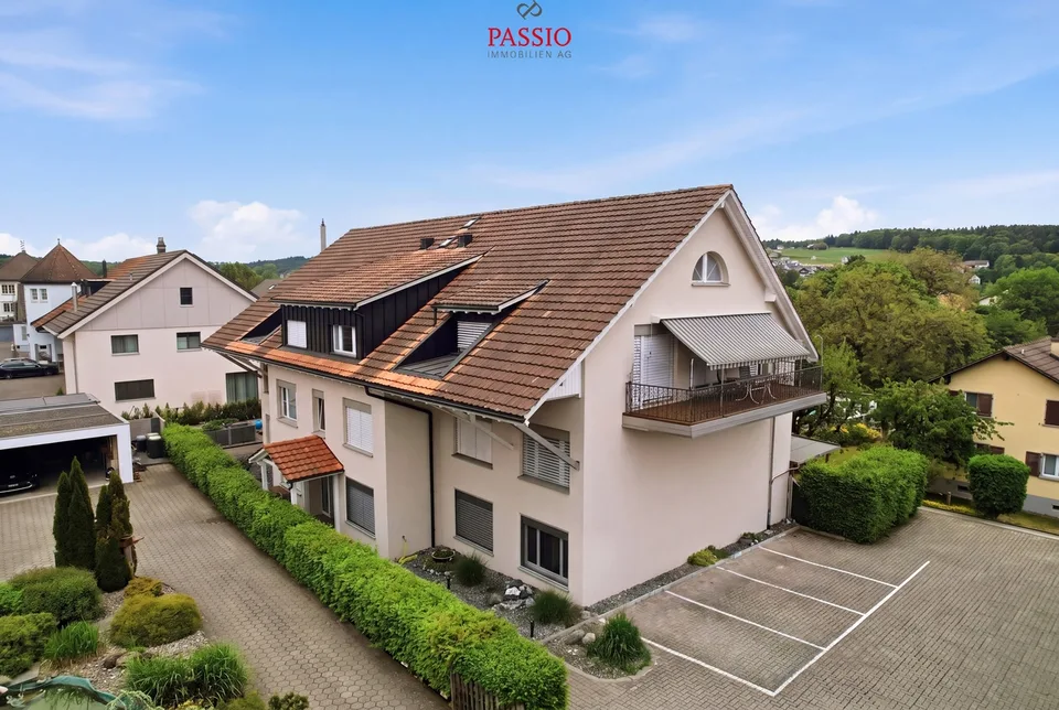 Appartement de 4,5 pièces lumineux avec carport dans un emplacement central et calme