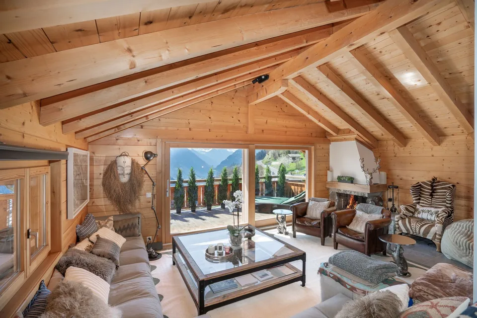 Three story chalet in the heart of Medieres
