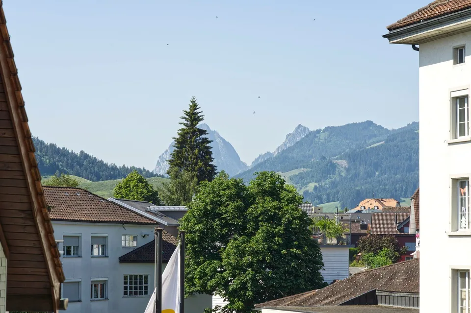 Urbaner Lifestyle im Dorfzentrum: Attraktive 3.5-Zimmer-Wohnung
