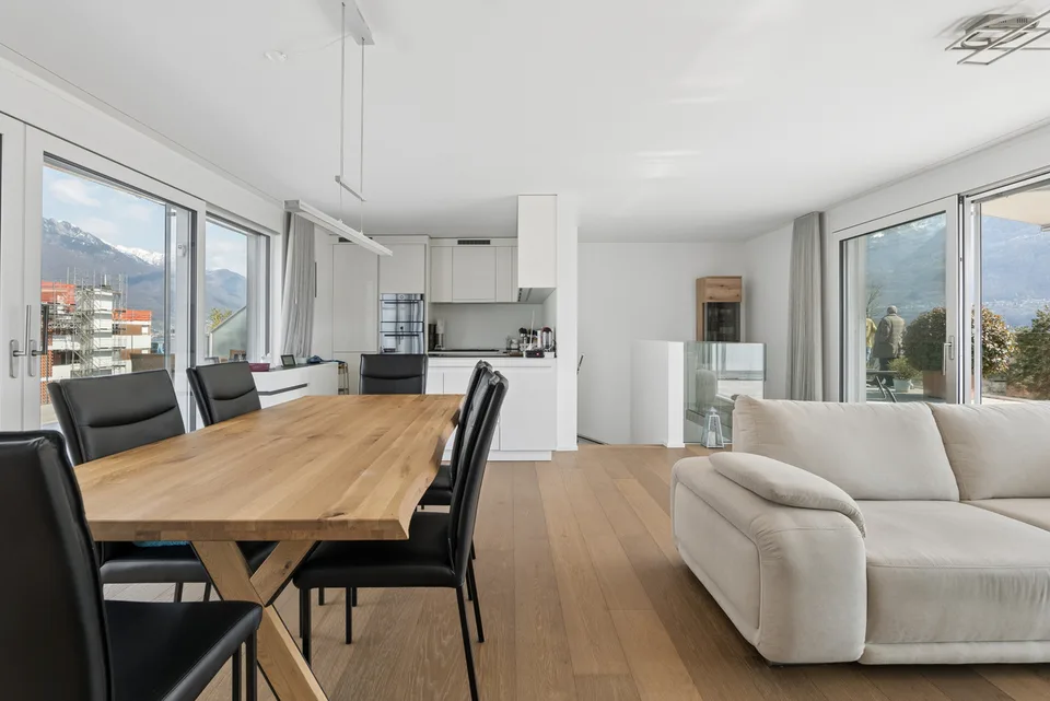 Attico-duplex con ampia terrazza a due passi dal Lido di Locarno – Foto 6 von 12