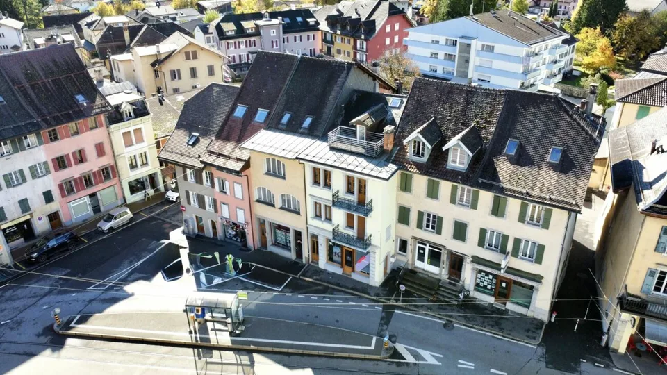 Gewinnbringendes Gebäude im Zentrum von Bex