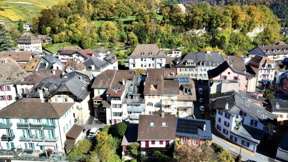 Gewinnbringendes Gebäude im Zentrum von Bex