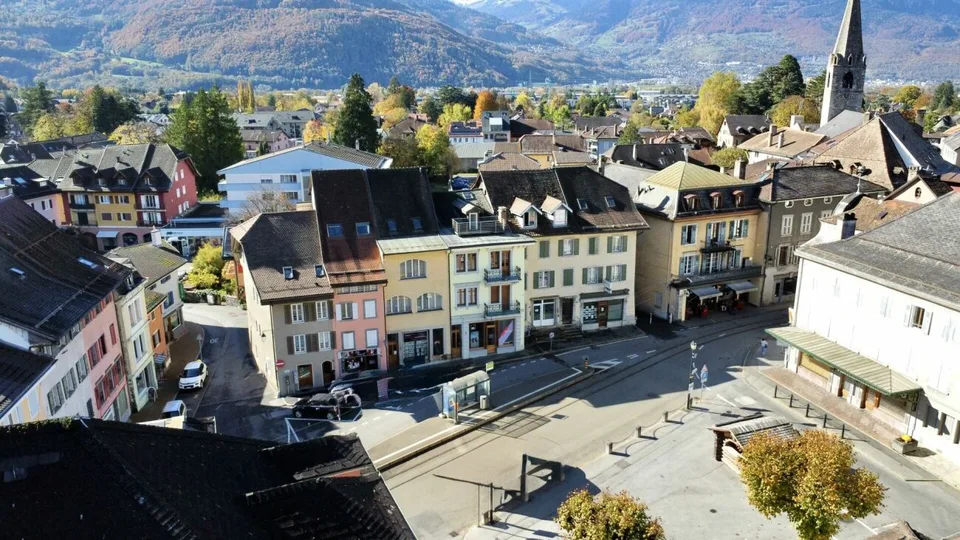 Gewinnbringendes Gebäude im Zentrum von Bex