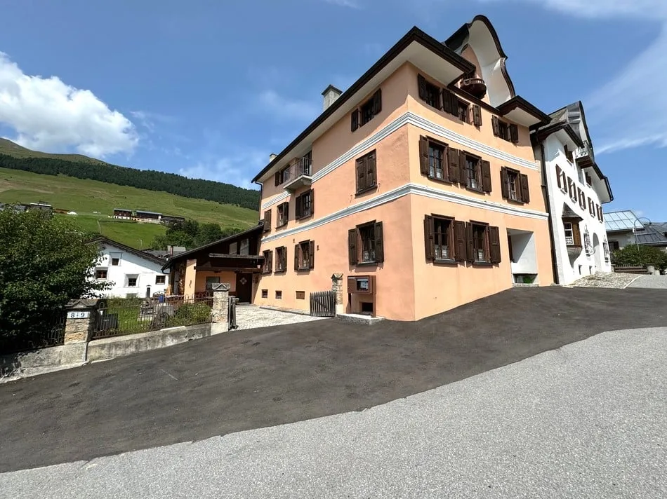 Traumhaftes Engadinerhaus im Herzen von Sent mit 3 Ferienwohnungen im
