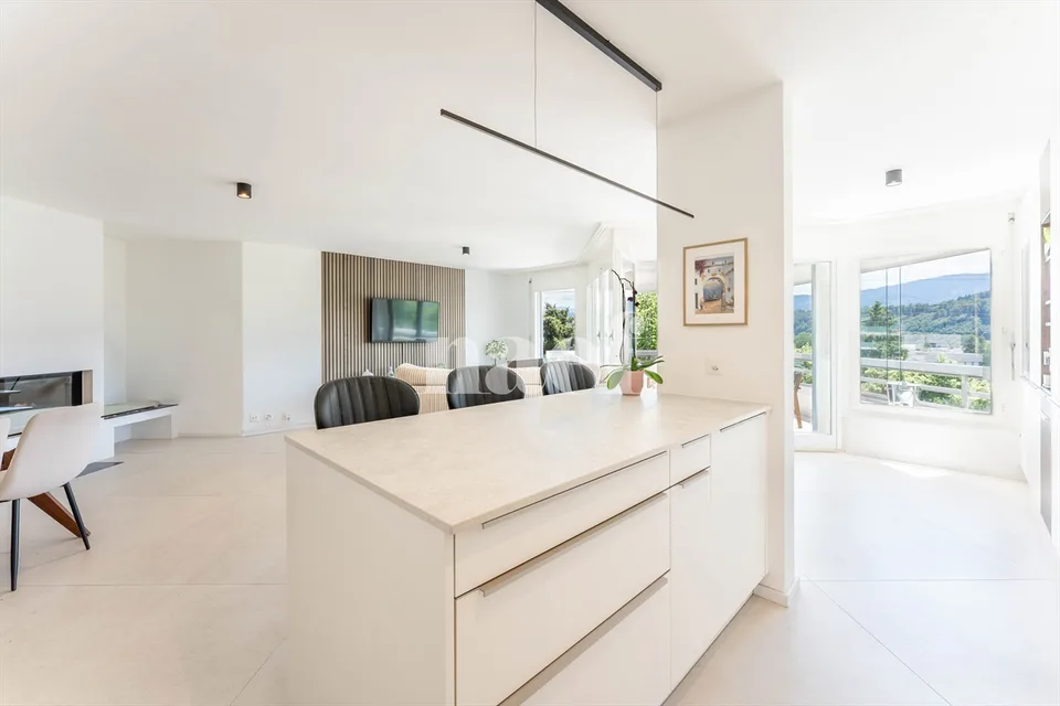 Appartamento di 4.5 locali in attico con balcone in vendita a Marly