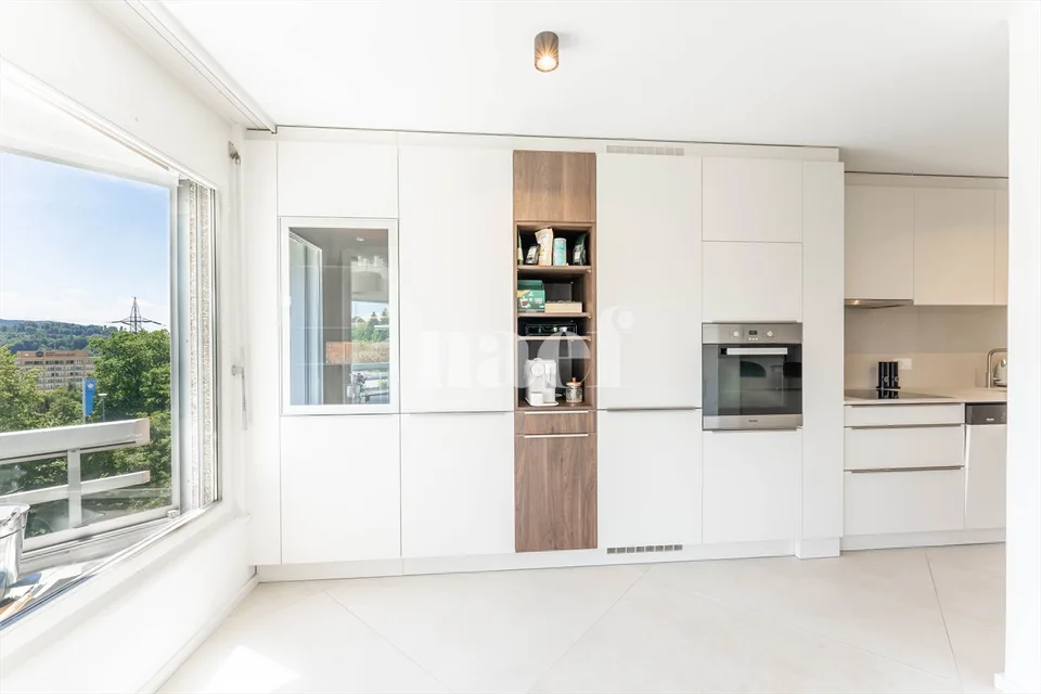 Appartamento di 4.5 locali in attico con balcone in vendita a Marly