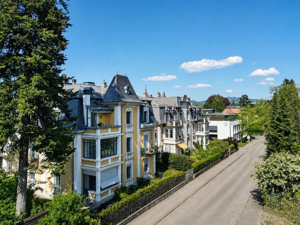 STILVOLLE MAISONETTEWOHNUNG MIT HISTORISCHEM CHARME