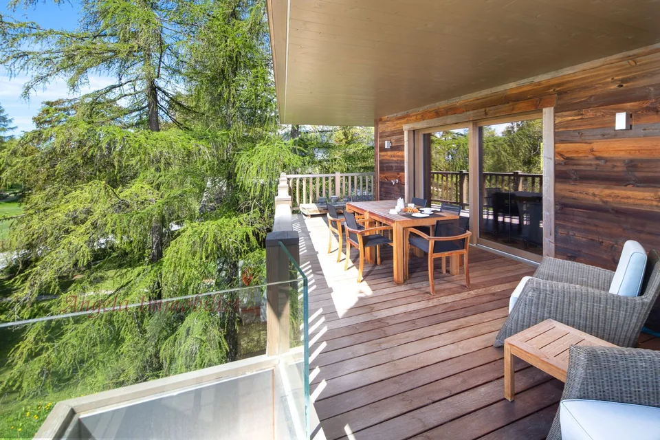 Stunning 4.5-Room Alpine Apartment with Pool & Panoramic Views in Lens – Foto 10 von 16
