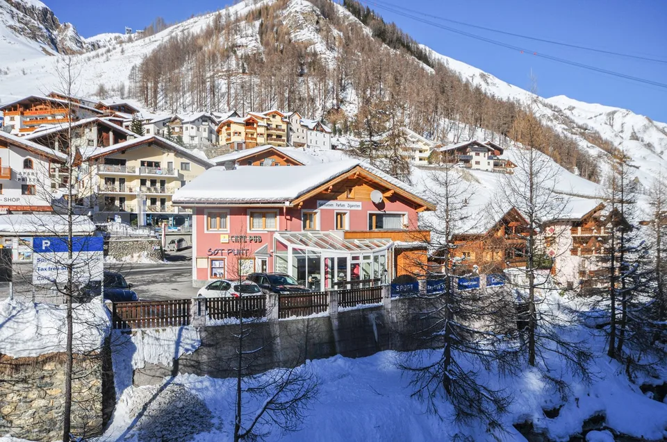 Bâtiment d'habitation et de commerce polyvalent à Samnaun Ravaisch