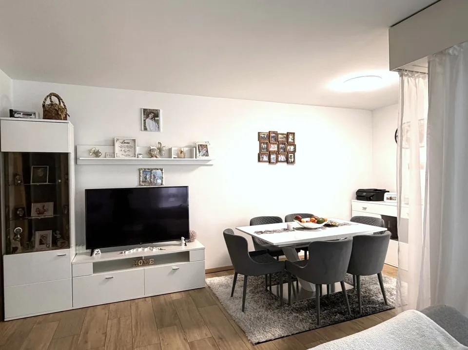 3.5 locali, ristrutturato con box privato, Paradiso AV096-22