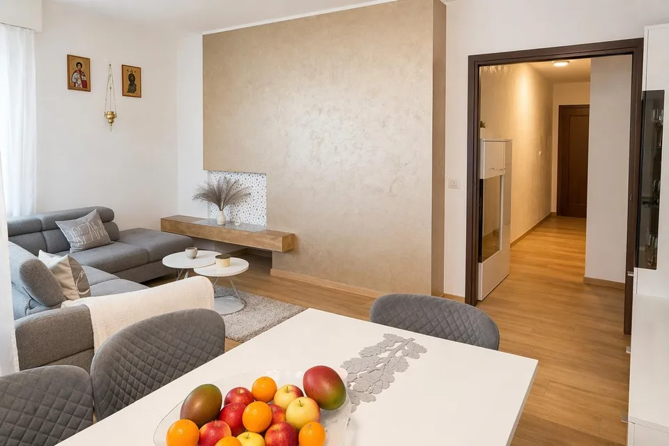 3.5 locali, ristrutturato con box privato, Paradiso AV096-22