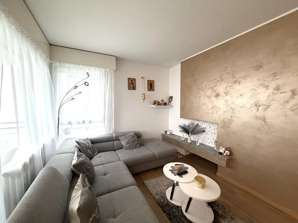3.5 locali, ristrutturato con box privato, Paradiso AV096-22