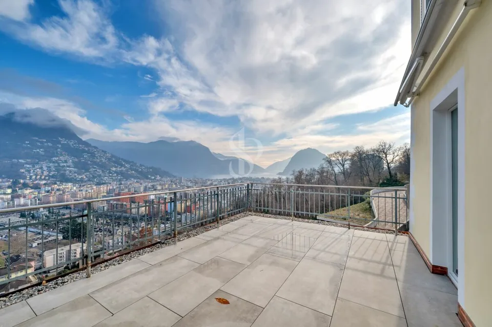 Dachgeschoss-Duplex mit Seeblick