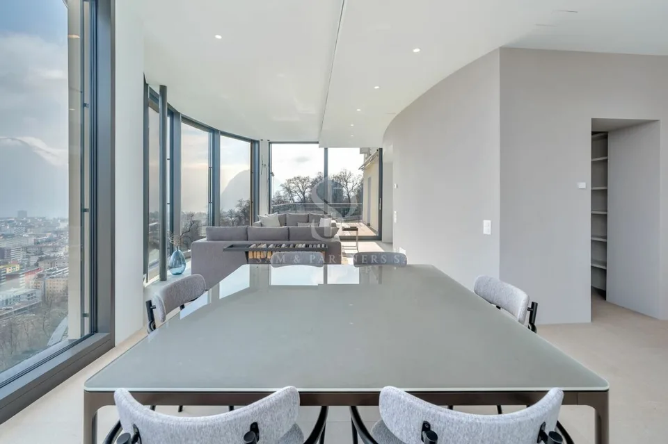 Dachgeschoss-Duplex mit Seeblick