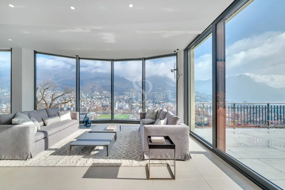Attico duplex con vista lago