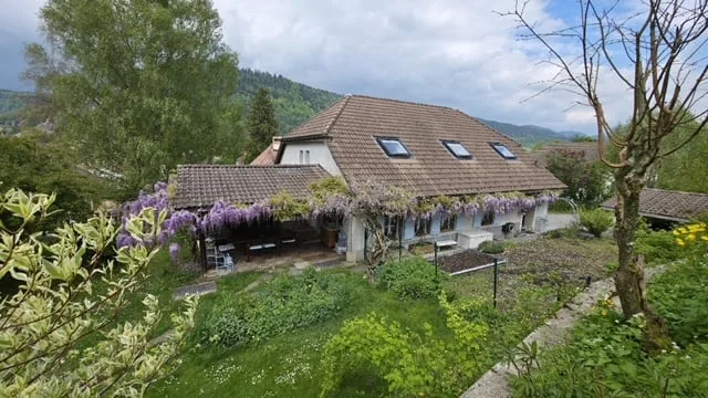 2114 Fleurier/NE Verkauf einer alten und geräumigen renovierten Immobilie