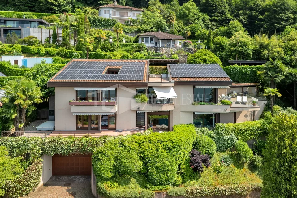 PRESTIGIOSA VILLA A MONTAGNOLA - VISTA LAGO, PISCINA INTERNA E DARSENA