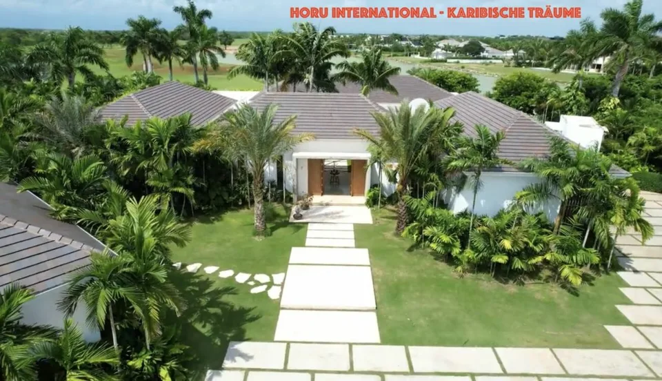Traumhaft, karibisches Anwesen im modernen Stil direkt auf dem Golfplatz in Santo Domingo