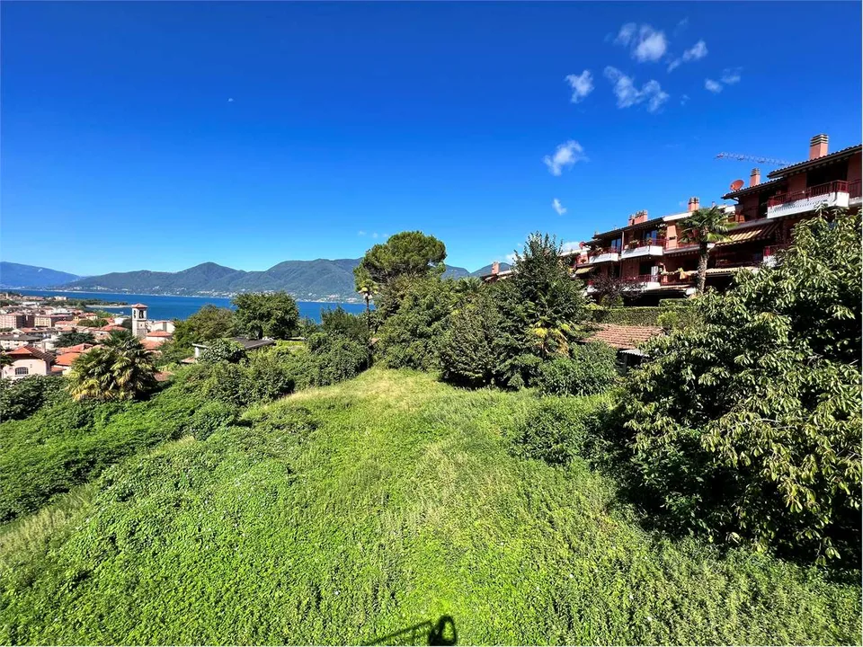 Bel terrain constructible dans un endroit calme et ensoleillé avec une