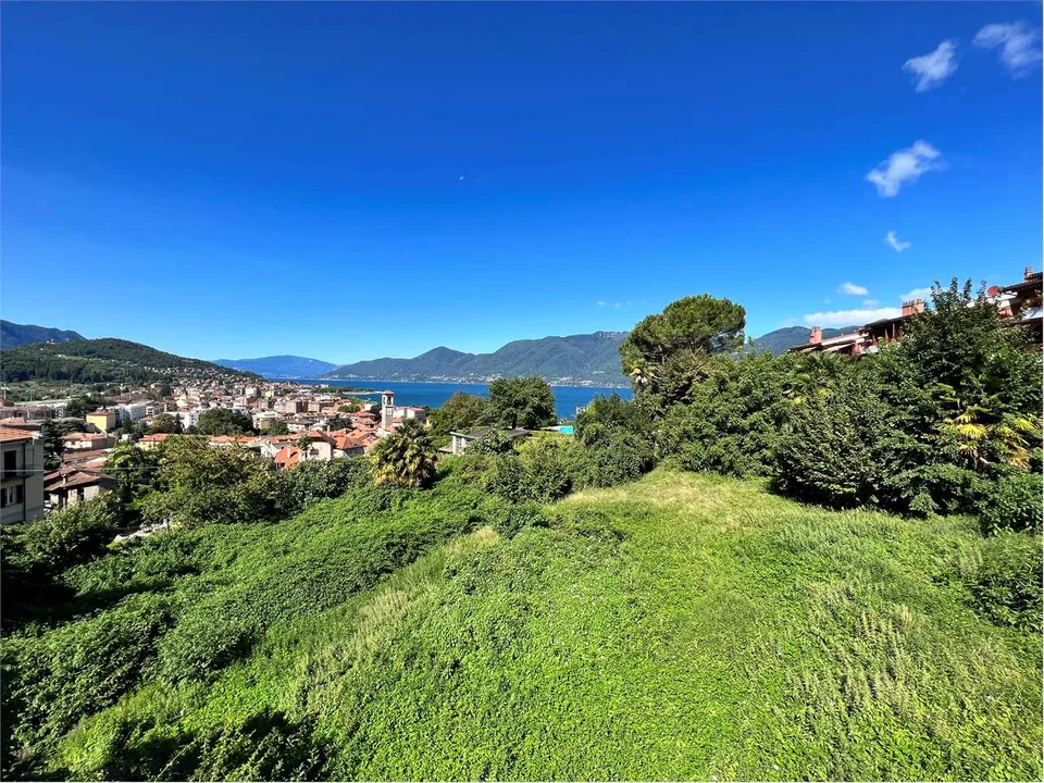 Bel terrain constructible dans un endroit calme et ensoleillé avec une