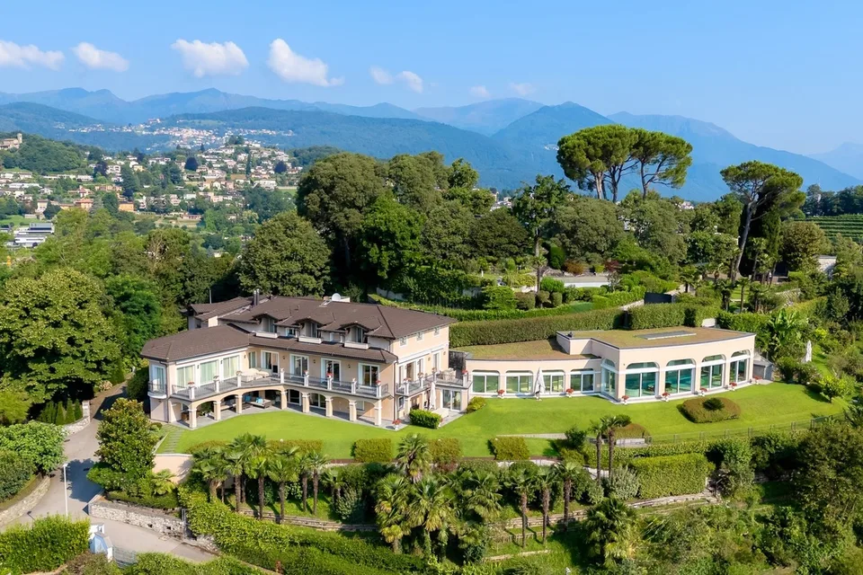 Eleganza Straordinaria: Esclusivo Villa nel Cuore di Lugano-Sorengo