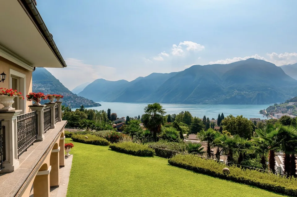 Eleganza Straordinaria: Esclusivo Villa nel Cuore di Lugano-Sorengo