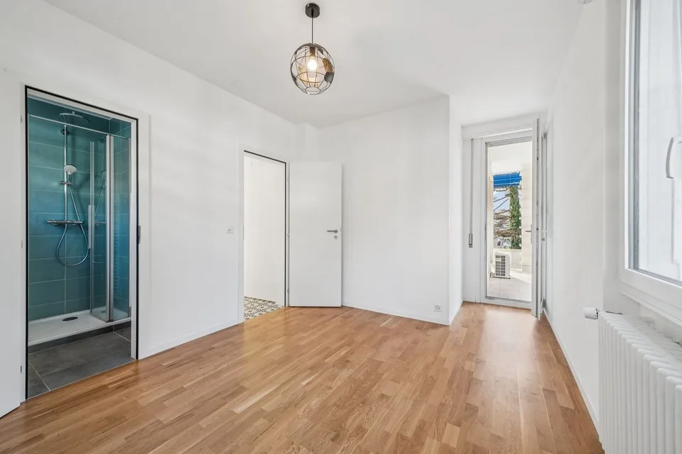 In einem Einfamilienhaus, 4 1/2 Zimmer mit Terrasse und privatem Garten – Foto 6 von 13