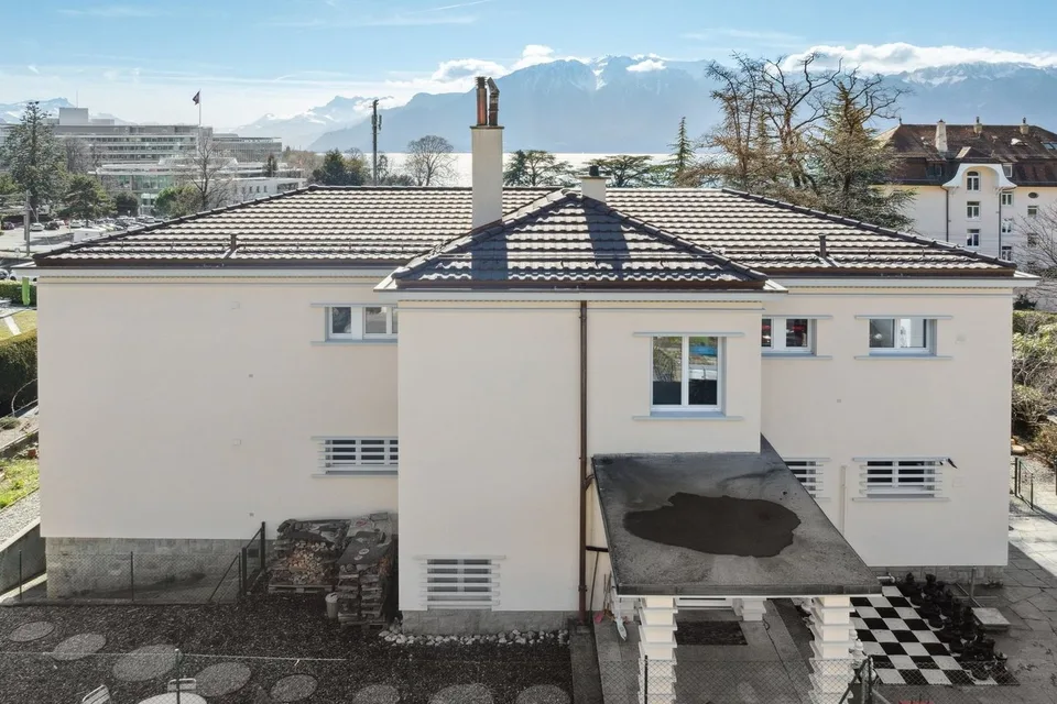 In einem Einfamilienhaus, 4 1/2 Zimmer mit Terrasse und privatem Garten – Foto 12 von 13