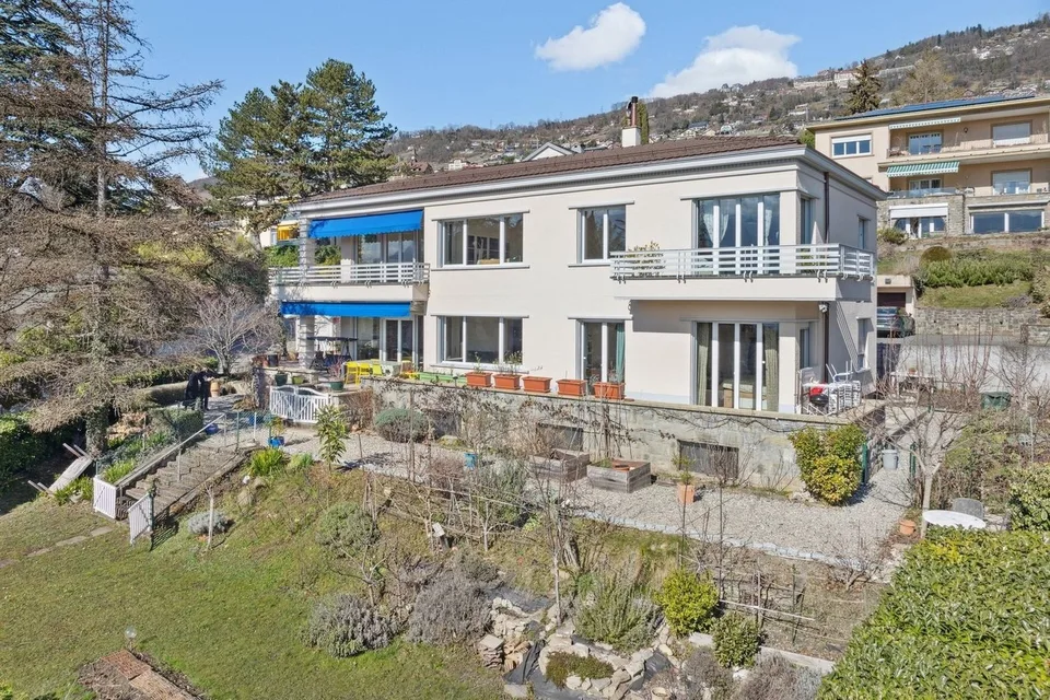 In einem Einfamilienhaus, 4 1/2 Zimmer mit Terrasse und privatem Garten – Foto 11 von 13