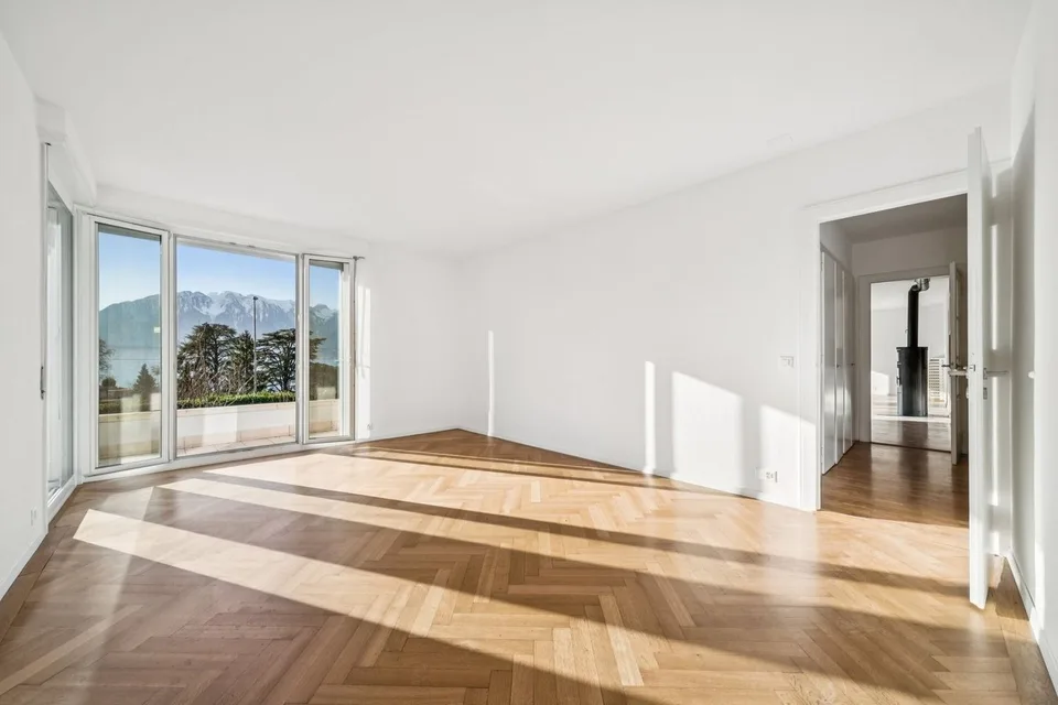 In einem Einfamilienhaus, 4 1/2 Zimmer mit Terrasse und eigenem Garten