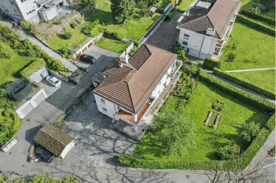 Dans maison individuelle, 4 1/2 pces avec terrasse et jardin privatif