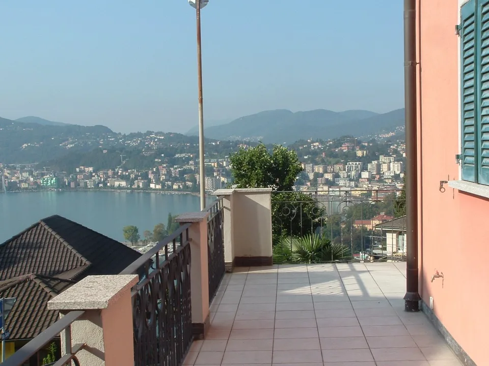 Appartamento vista lago  in esclusiva residenza