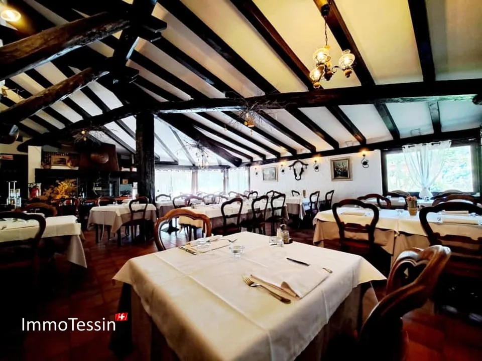 Charmantes Restaurant und Pizzeria mit grosser Terrasse im Herzen des Dorfes bei der Monte Lema Drahtseilbahn – Foto 9 von 13