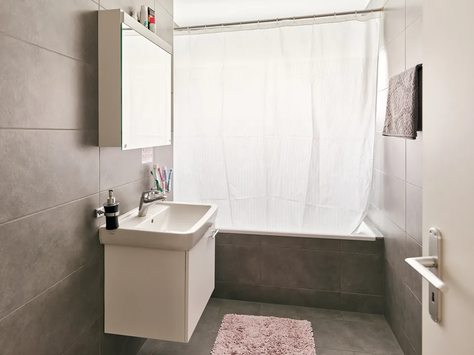 Très grand et beau 3.5 pièces avec terrasse dans un cadre paisible – photo 6 sur 9