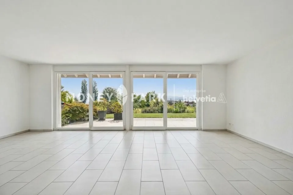 Proprietà magnifica con vista sul lago