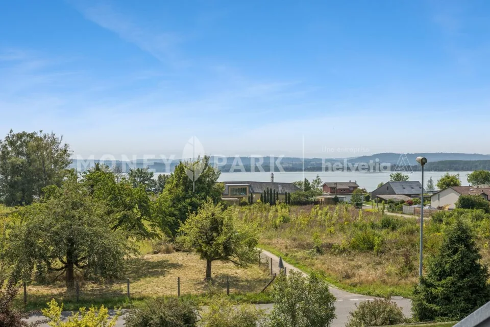 Proprietà magnifica con vista sul lago