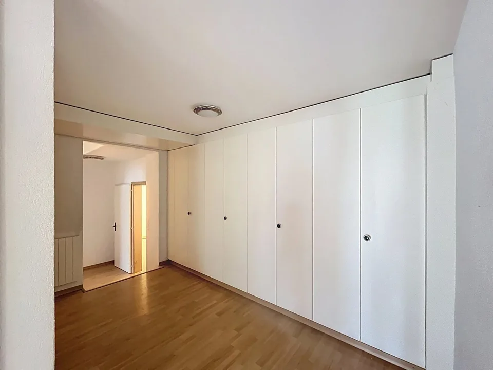 Geräumiges Familienhaus in begehrtem Viertel – Foto 8 von 13